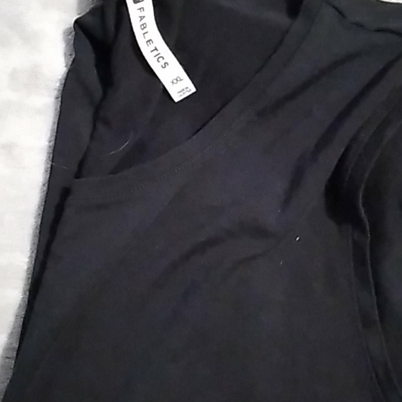 Fabletics shirt - Picture 3 of 5